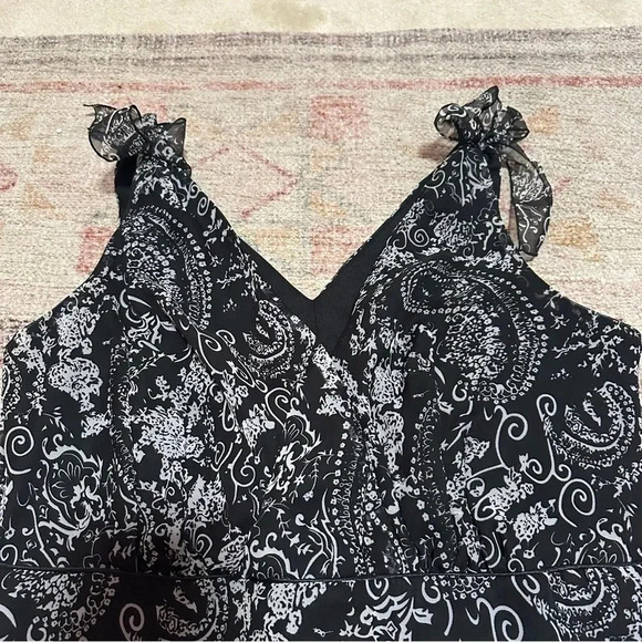 Black & white paisley asymmetrical dress with tie straps size 1X - Picture 5 of 12